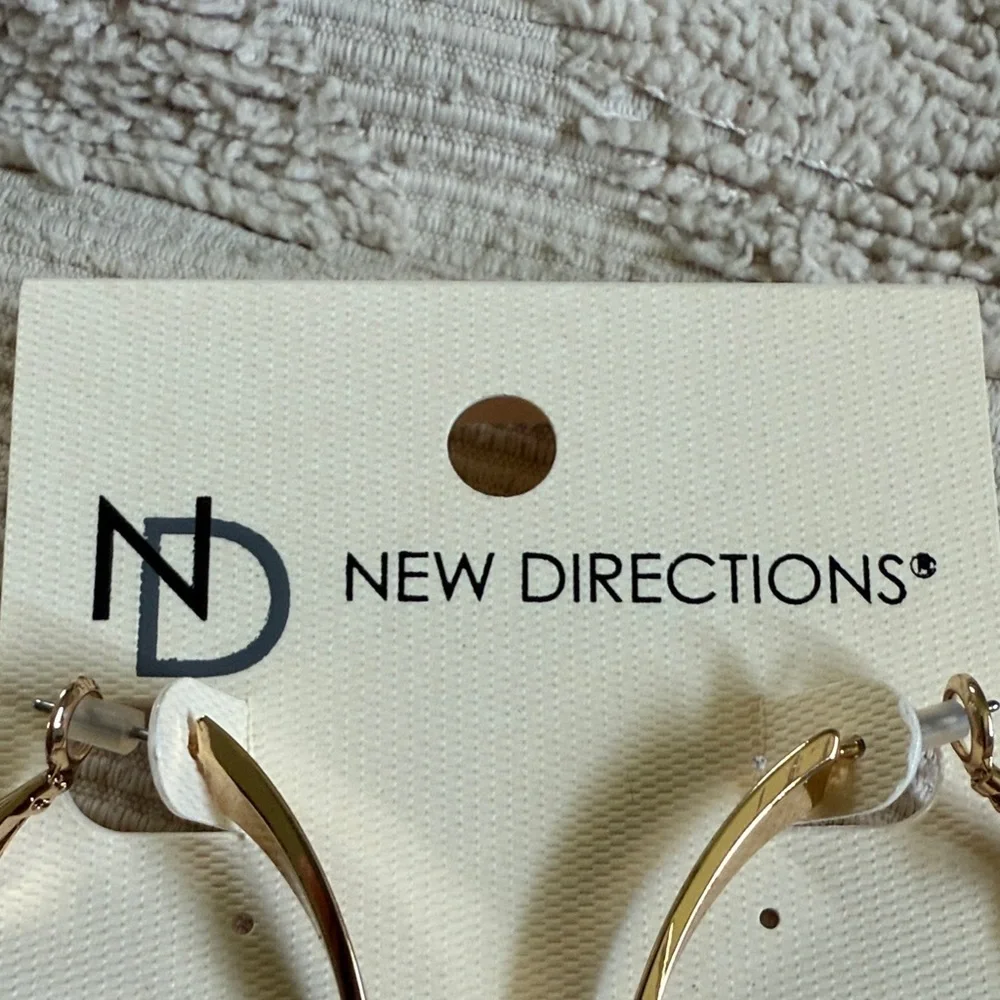 NWT New Directions Shiny Gold Oval Hoop Earrings brand new!